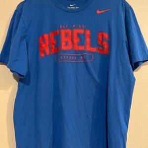 Nike Men's Ole Miss Rebels Size Medium Tee Shirt College